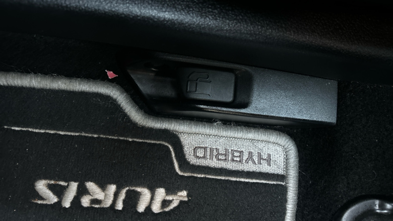 Toyota Auris 1.8 Hybrid Design TSS 5dr CVT [Nav] Hybrid Estate